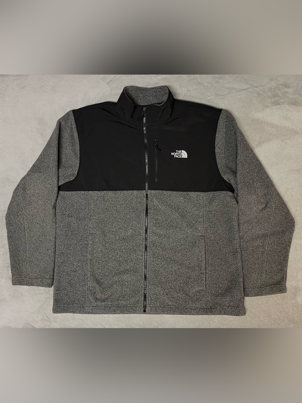 The North Face Men’s Grey/Black Lightweight Fleece Jacket - Size Large